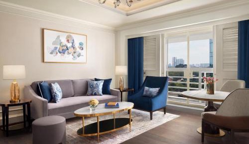 Caroline Astor One-Bedroom King Suite with Balcony