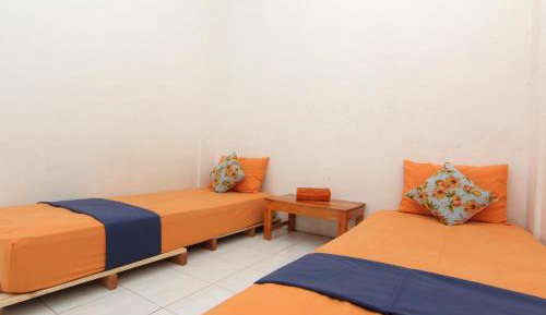 Standard Twin Room with Shared Bathroom