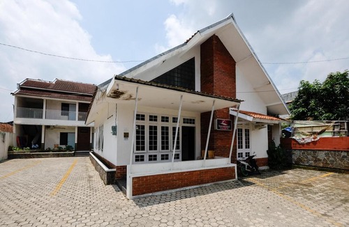Purwokerto Hotel | RedDoorz Near Moro Mall Purwokerto