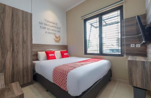 Karawang Hotel | OYO 3246 Walnut Inn G10