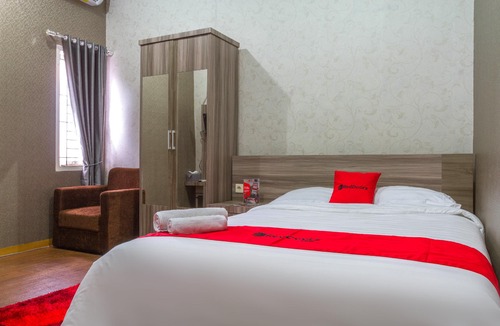 Cileunyi Hotel | RedDoorz Plus Near Ipdn