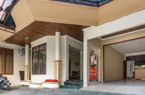 Malang Hotel | RedDoorz @ Soekarno Hatta Indah