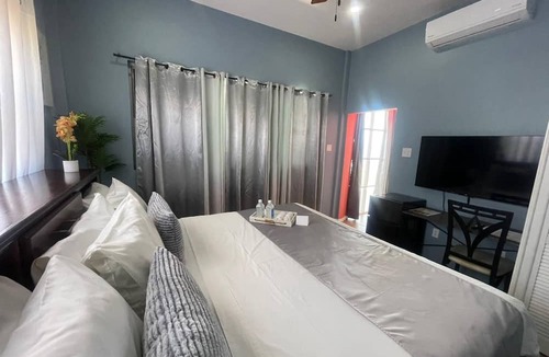 Basseterre House | The Colosseum