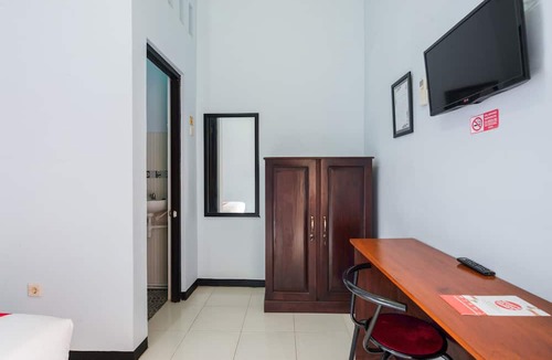 Tuban Hotel | OYO Life 3387 Nakula Homestay Syariah