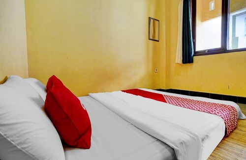 Jalaksana Hotel | Hotel O Wisma Al-fahmi Syariah