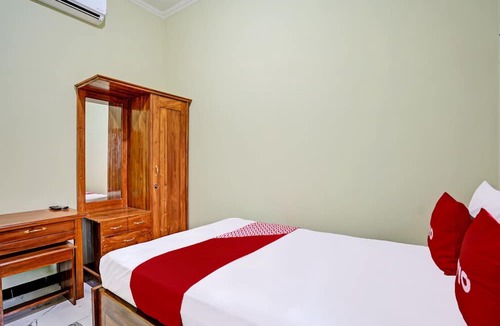 Madiun Hotel | OYO Life 92043 Kost Barokah Syariah Madiun