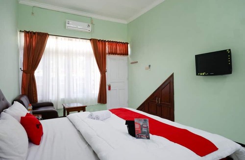 Cilacap House | RedDoorz Plus near Stadion Wijaya Kusuma