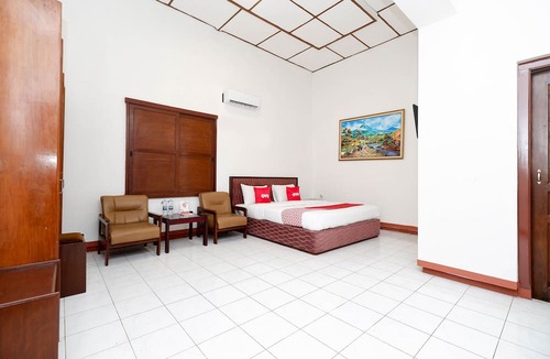 Laweyan Hotel | Super OYO Capital O 1644 Hotel Griya Kencana