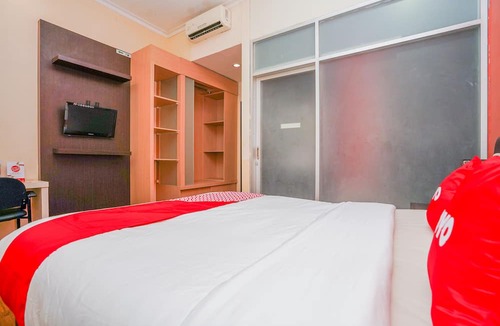 Gresik Hotel | OYO 1956 Kana Family Residence