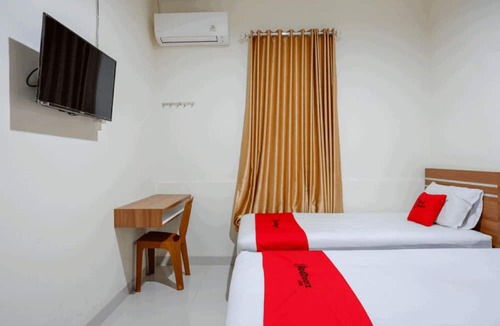 Purwokerto House | RedDoorz near Living Plaza Purwokerto