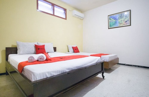 Jember House | RedDoorz Syariah @ Jalan Gajah Mada