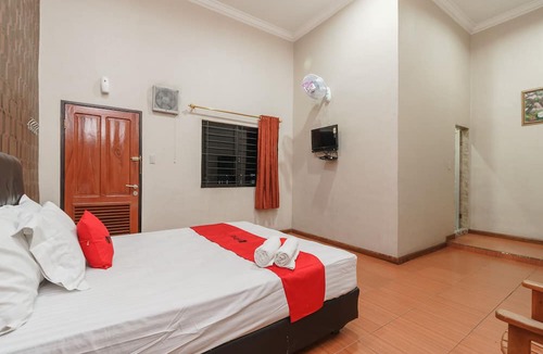 Parapat Hotel | RedDoorz near Danau Toba Parapat