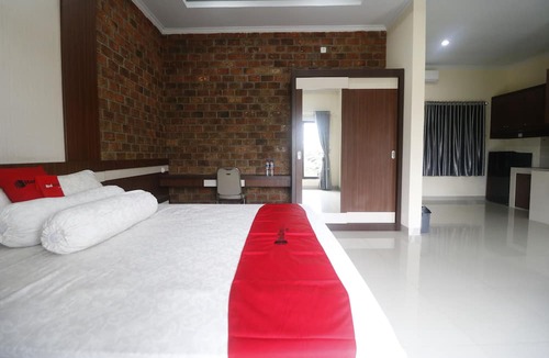 Medan Hotel | RedDoorz Plus near Kualanamu Airport