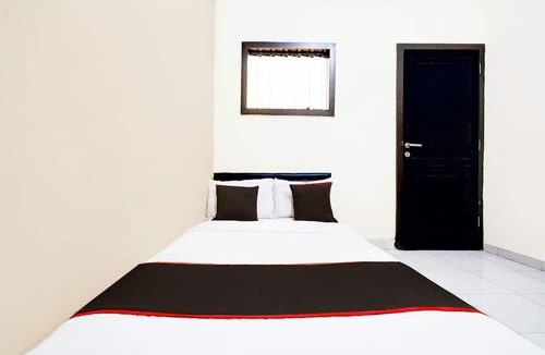 Tegal Hotel | OYO 94421 Soetomo Guest House