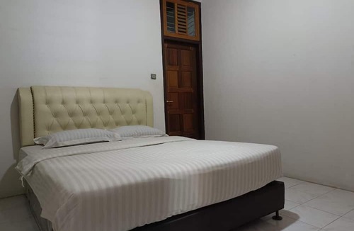 Sumatra Hotel | OYO 93706 Penginapan Syariah Hj. Kenan