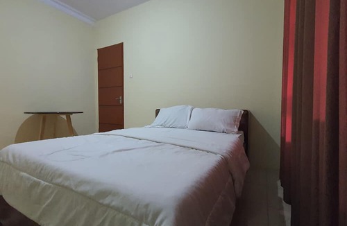 Garut Hotel | Hotel O Penginapan Laras PaminggirNearPesona Alam Seafood Pink Mira