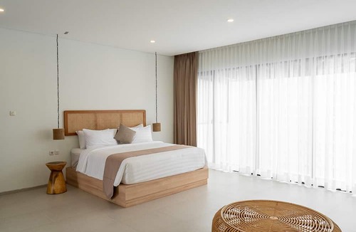 Bandung Villa | Sunrise City View Villa 9 Bedrooms With a Private Swimming Pool and a Billiard Table