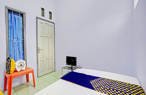 Rogojampi Hotel | OYO Life 92937 Kost Putri Sarkara Syariah