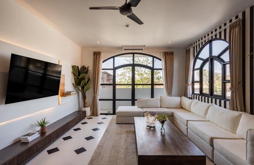 Uluwatu Bed & Breakfast | Modern Studio in the Heart of Uluwatu (no desk)