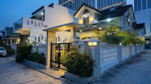 Batam House | 3BR Landed House 2 Level Villa Citra Batam D245