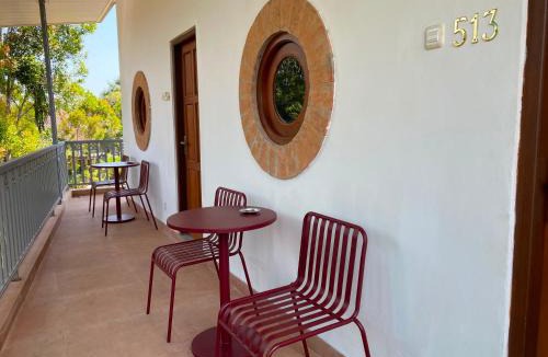 Tahunan Hotel | Travellers Room By The Gecho Inn Country