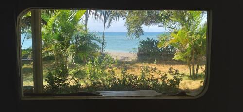 Labuhan Lombok House | East Lombok Dive Hotel - Rooms on the beach with seaview