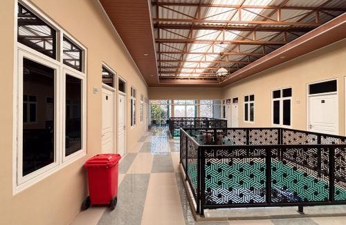 Madiun House | RedDoorz Syariah near PSC Madiun