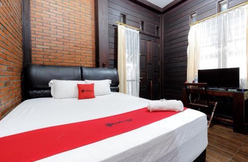 Jakarta House | RedDoorz @ Cilandak Timur