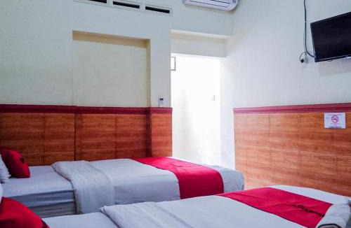Pacitan Hotel | RedDoorz Syariah at Griya Soeratin Pacitan