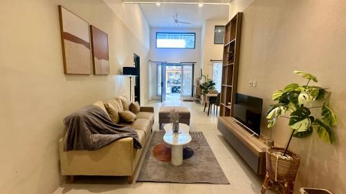 Padalarang House | Davion House near IKEA KBP by YourHome