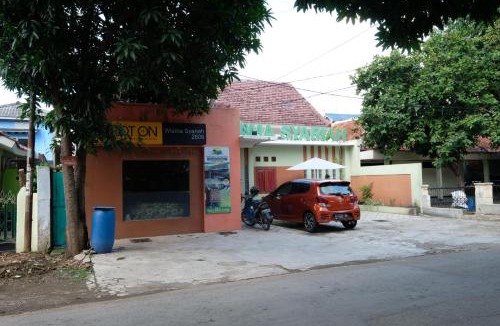 Karawang Hotel | SPOT ON 2806 Wisma Syariah