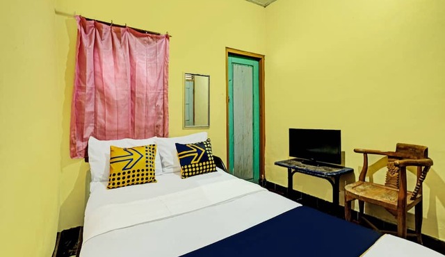 SPOT ON 92414 Hotel Pereng Sari in Getasan