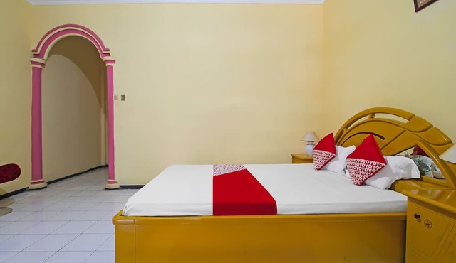 OYO 1984 Hotel Istana Family Syariah in Nganjuk