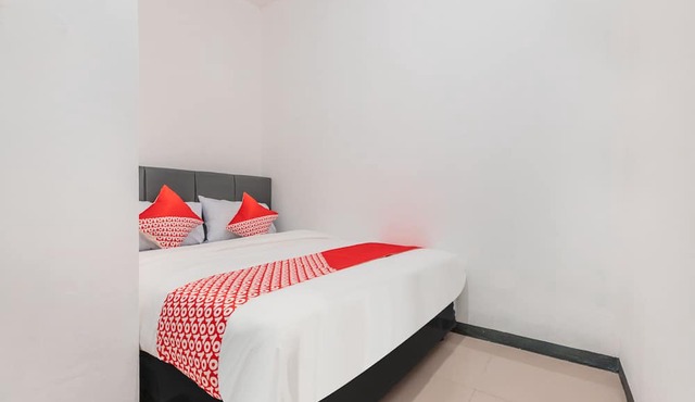 Hotel O J&b Room Utan Kayu in Jakarta
