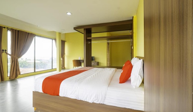 Capital O 1973 Guest House Toserba Selamat Syariah Pelabuhan Ratu in Pelabuhan Ratu