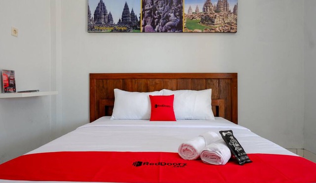 RedDoorz near Padang Golf Adisucipto in Berbah