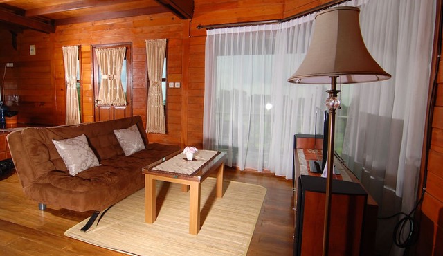 Villa ChavaMinerva Kayu - Ciater in Ciater