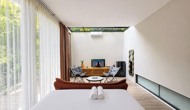 Guru Giri Forest Cabin Studio Villa (Include Breakfast) in Srimulyo