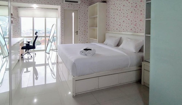 Comfy and Warm Studio at The Square Surabaya Apartment in Surabaya