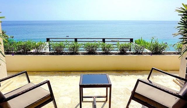 Luxury Oceanfront Suite 2 Queen Beds Sunset Reef