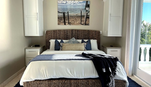 Luxury 2-Bedroom Oceanfront Villa Sunset Reef