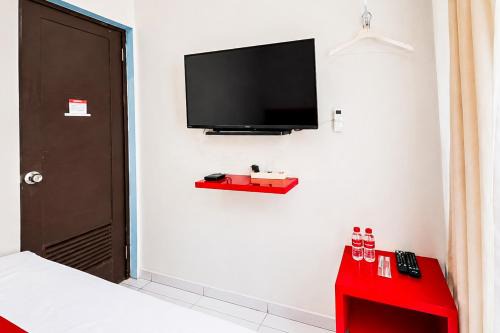 RedDoorz @ Galuh Mas in Karawang