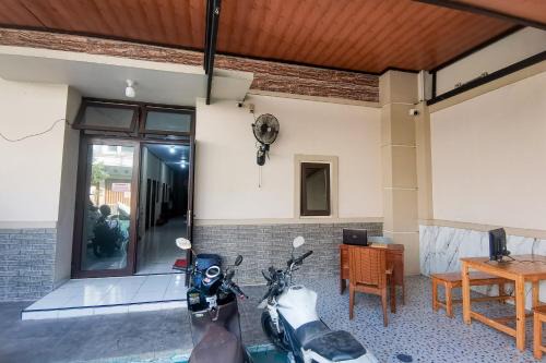 RedDoorz near RS Sari Asih Karawaci in Jakarta