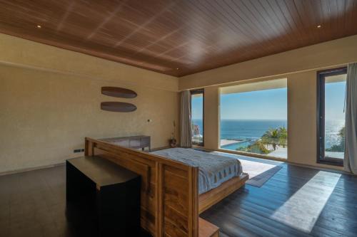Anugrah - Iconic 8BR Cliff Villa with Jacuzzi, Sauna & Cinema in Uluwatu
