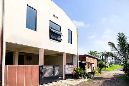 Nay Guesthouse 2 Kartasura RedPartner in Colomadu