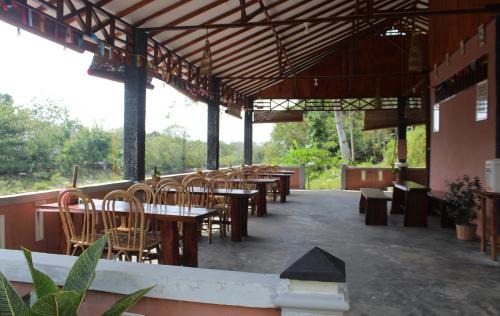 Jungle House And Treking Family Only Treking Booking With Us in Bukit Lawang