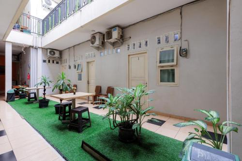 RedDoorz Syariah near Grand Kota Bintang in Bekasi