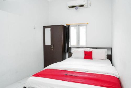 RedDoorz near Universitas Palangkaraya 2 in Palangkaraya
