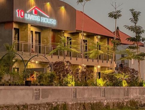 10 Living House in Kapal