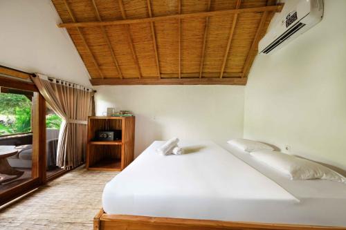 Kaia Raya Surf Lodge in Maluk